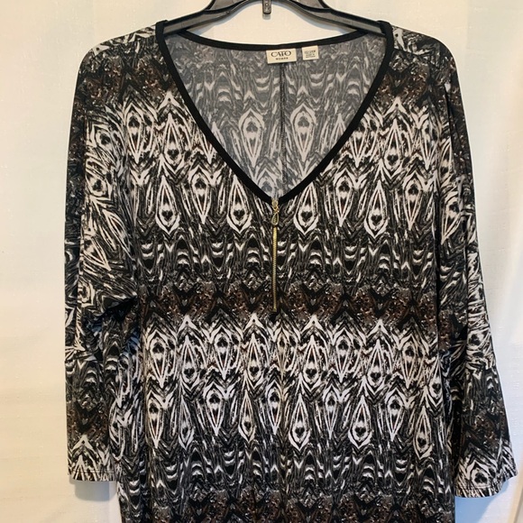 Cato Tops - Artsy Glamour Top by Cato. Black/Ivory, Silky Pull-Over with 1/4 Zip.Relaxed Fit